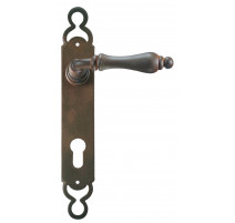Kovaná kľučka na dvere model 2500