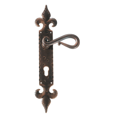 Kovaná kľučka na dvere model 2210
