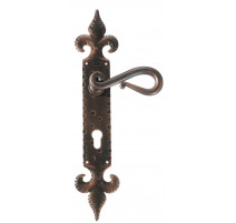 Kovaná kľučka na dvere model 2210