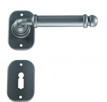 Kovaná kľučka ke dverim model 2105