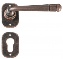 Kovaná kľučka ke dverim model 2110